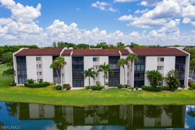 4585 Trawler Ct in Ft. Myers, FL - Foto de edificio