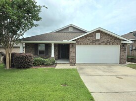 5625 Shooting Star Ct in Milton, FL - Building Photo
