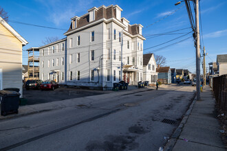 70 Chestnut St in Nashua, NH - Building Photo - Primary Photo