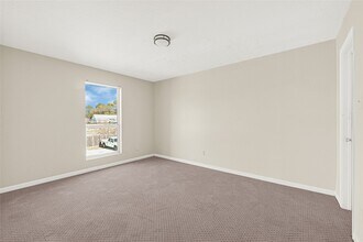 8100 Creekbend Dr in Houston, TX - Building Photo - Building Photo