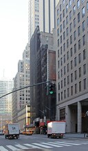 520 Fifth Ave in New York, NY - Building Photo - Building Photo