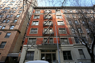 327 W 83rd St in New York, NY - Building Photo - Building Photo