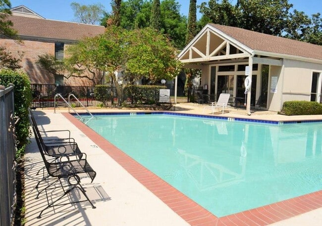 7950 N Stadium Dr in Houston, TX - Building Photo - Building Photo