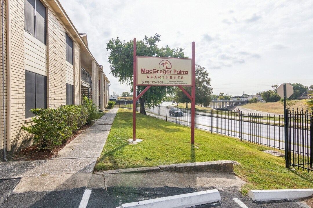 3631 N MacGregor Way in Houston, TX - Building Photo