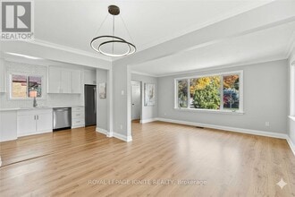 35 Archwood Crescent in Toronto, ON - Building Photo - Building Photo
