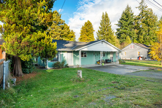 17 Fern Rd in Everett, WA - Foto de edificio - Building Photo