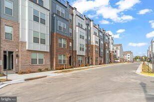 2152 Glacier Rd in Herndon, VA - Building Photo