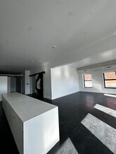 2500 W Chicago Ave, Unit 2E in Chicago, IL - Foto de edificio - Building Photo