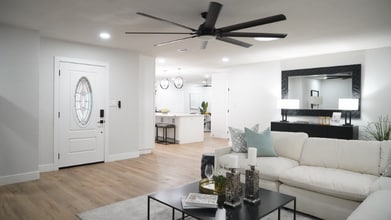 7707 E Meadowbrook Ave in Scottsdale, AZ - Building Photo - Building Photo