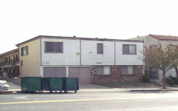 1424 Obispo Ave in Long Beach, CA - Building Photo - Building Photo