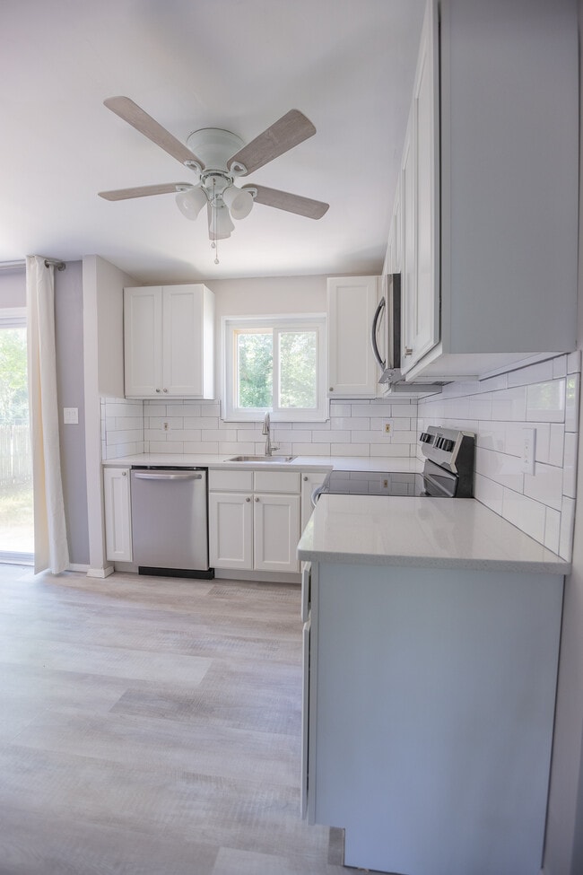 921 Church St, Unit 921 in Bohemia, NY - Building Photo - Building Photo