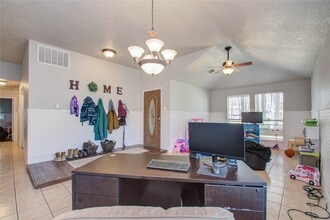 5010 Village Springs Dr in Houston, TX - Building Photo - Building Photo