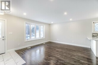 136 CLAYMORE Crescent in Oshawa, ON - Building Photo - Building Photo