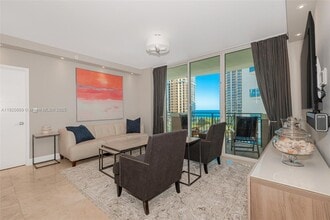 17555 Atlantic Blvd, Unit 1005 in Sunny Isles Beach, FL - Foto de edificio - Building Photo