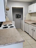 1120 Shilo Ave, Unit D in Baker, LA - Building Photo