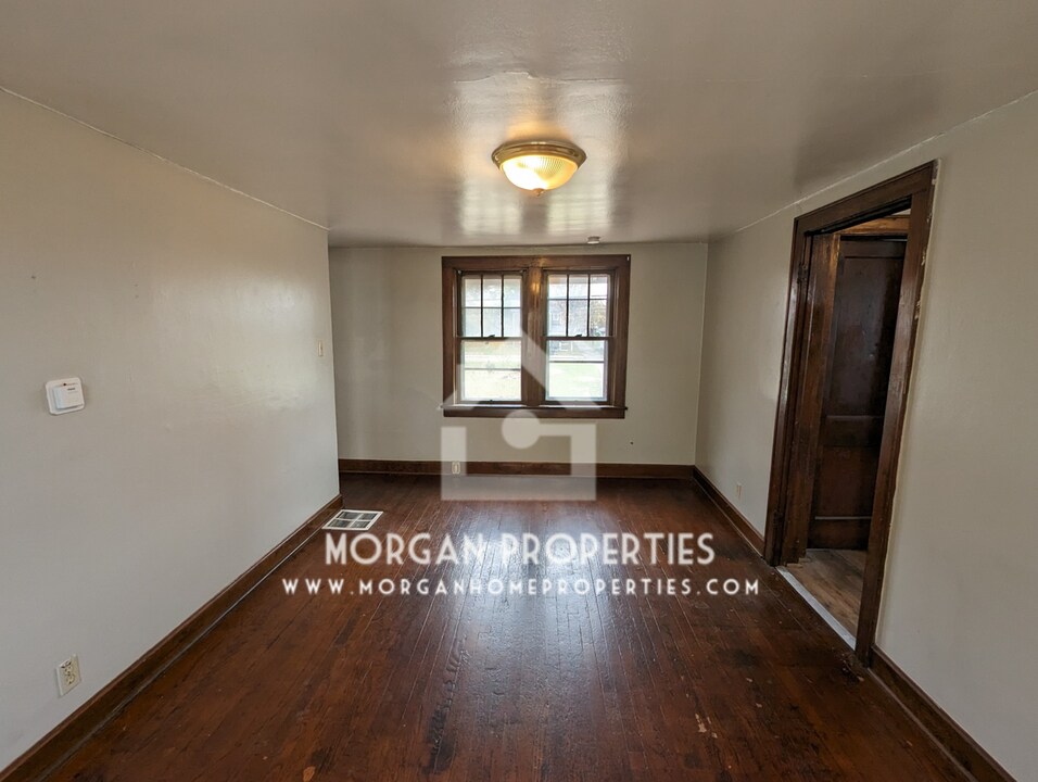 122 W 5th St in Anderson, IN - Building Photo
