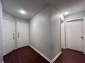 8902 Schick Rd in Austin, TX - Foto de edificio - Building Photo