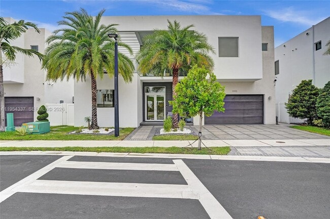 9995 NW 75th St in Doral, FL - Building Photo - Building Photo