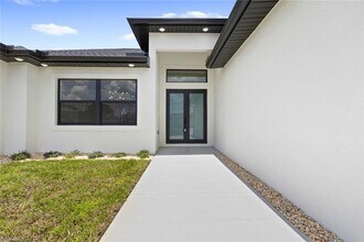3104 Donald Ave S in Lehigh Acres, FL - Building Photo - Building Photo