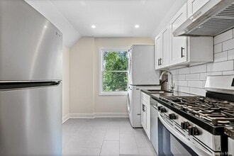 12 Thomas Pl, Unit 3 in New Rochelle, NY - Foto de edificio - Building Photo