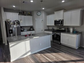 1102 Davy St in Brenham, TX - Building Photo - Building Photo