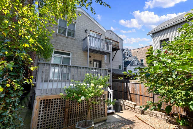property at 2725 N Magnolia Ave