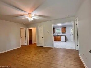 253 Rockaway Dr, Unit B in Randleman, NC - Foto de edificio - Building Photo