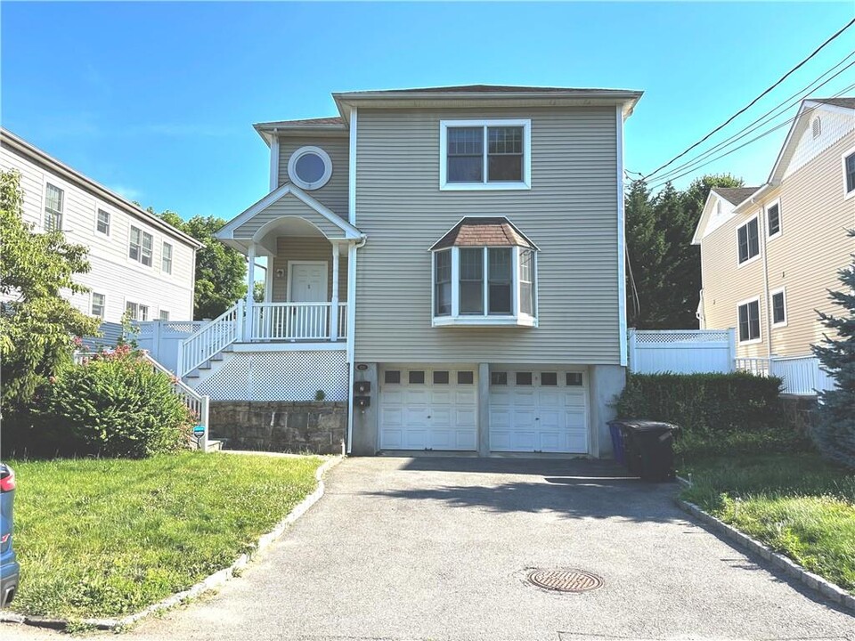 68 Virginia Ave in Dobbs Ferry, NY - Building Photo