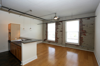 Raven Place in Richmond, VA - Building Photo - Interior Photo