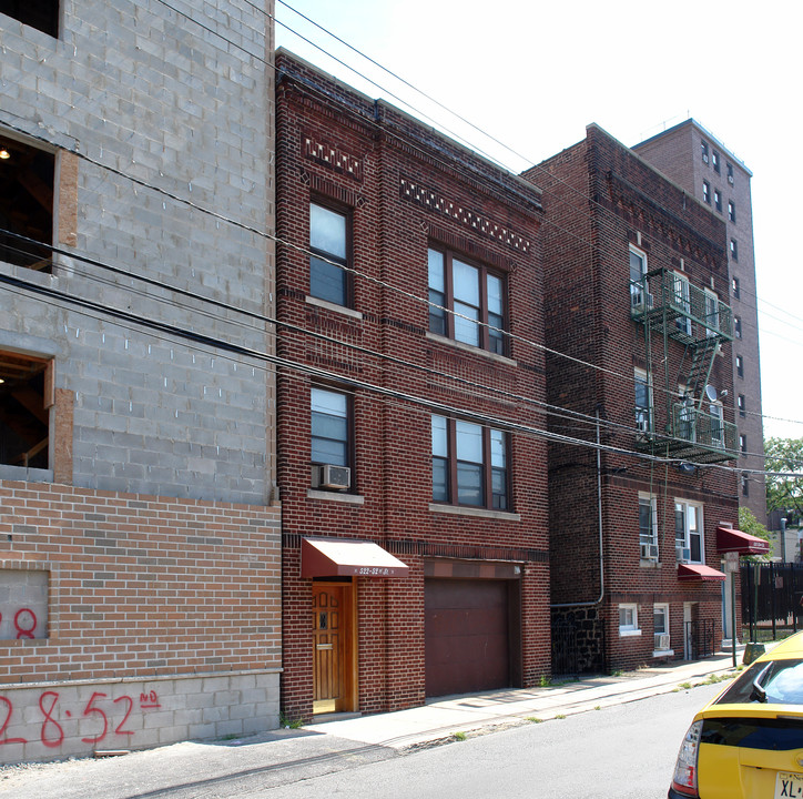 522 52nd St in West New York, NJ - Building Photo