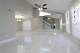 4611 Silver Fox Dr in Houston, TX - Building Photo - Building Photo