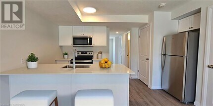 410 Northfield Dr W in Waterloo, ON - Building Photo - Building Photo