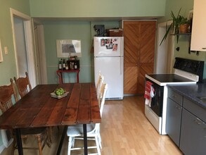 2 Devonport St in Hamilton, ON - Building Photo - Building Photo