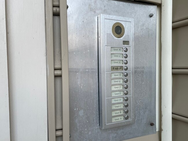 6704 W Friendly Ave, Unit 4J in Greensboro, NC - Building Photo - Building Photo