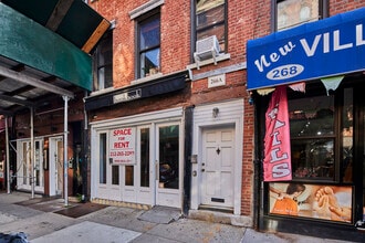266 Bleecker St in New York, NY - Building Photo - Building Photo