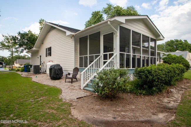 107 Pine Needle Cir in Cape Carteret, NC - Building Photo - Building Photo