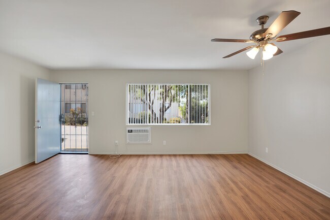 Beachside Apartments in Anaheim, CA - Building Photo - Interior Photo