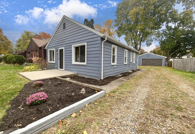 6441 Crest Dr in Waterford Township, MI - Building Photo - Building Photo