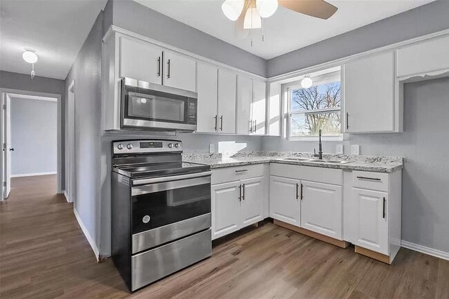 property at 732 E Morton St