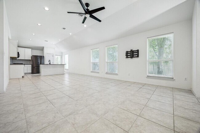 361 Gaida Loop in Andice, TX - Building Photo - Building Photo
