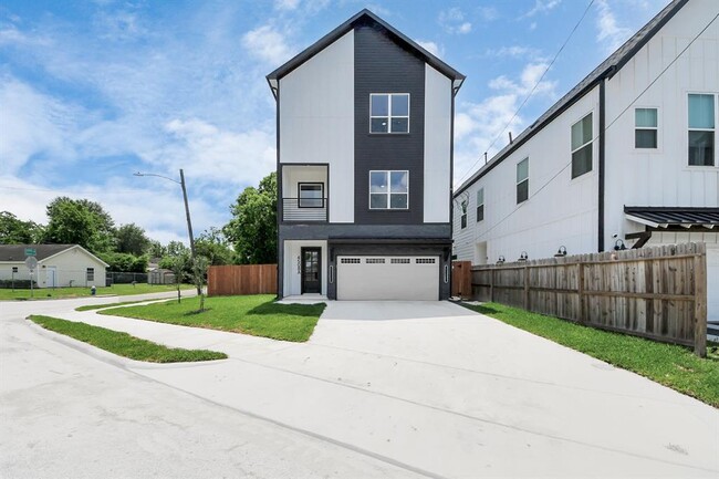 property at 1115 Amboy St