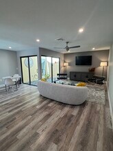 3955 Glen Oaks Manor Dr in Sarasota, FL - Building Photo - Building Photo