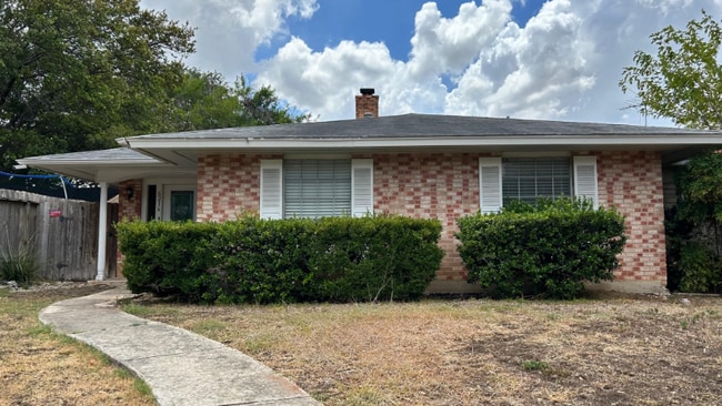 property at 6216 Rue Marielyne St
