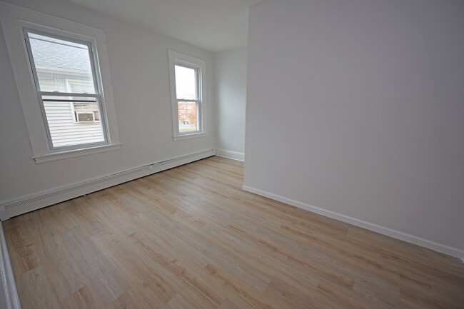 358 Washington St in New Britain, CT - Foto de edificio - Building Photo