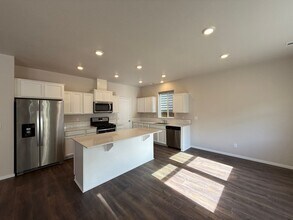 2917 W St in Springfield, OR - Building Photo - Building Photo