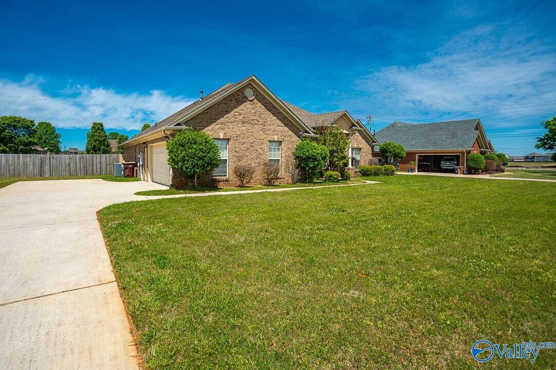 25520 Gray Stone Dr in Madison, AL - Building Photo
