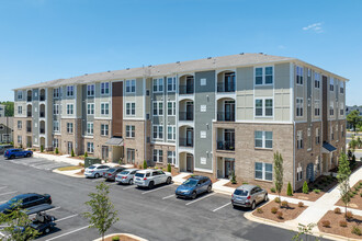 Elevate the Crossings in Fuquay Varina, NC - Foto de edificio - Building Photo