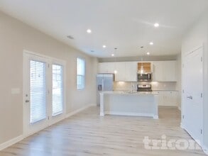 2063 Neill Ln in Cross Plains, TN - Foto de edificio - Building Photo