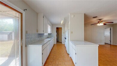 1407 Lawyer St in College Station, TX - Building Photo - Building Photo