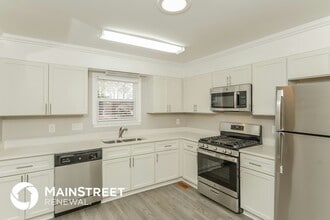 2705 New Garden Rd E in Greensboro, NC - Foto de edificio - Building Photo